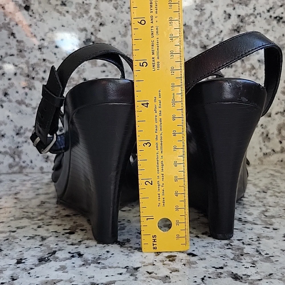 🔥🔥Special Free Offer!!🔥🔥BCBGirls wedge sandals